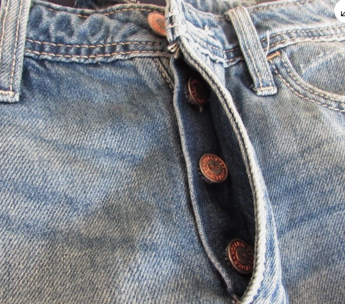 Hollister Hight Rise Mom Short 3" Distressed Cuff Button Fly Cotton Bermuda